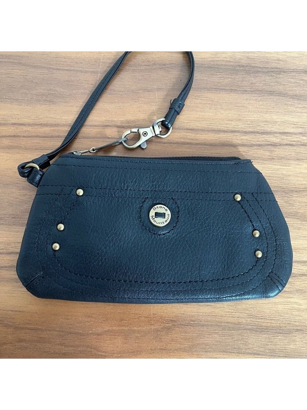 STONE MOUNTAIN Wristlet Wallet Black Leather Zip Top